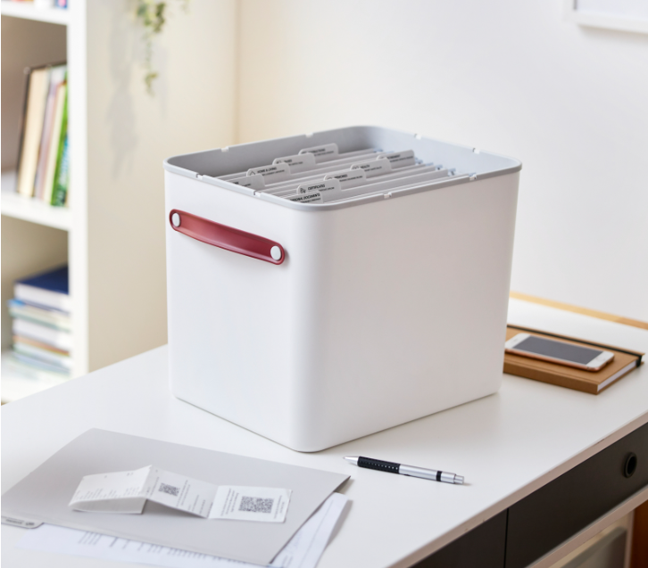 Rangement de bureau avec boite d archivage rotho en situation